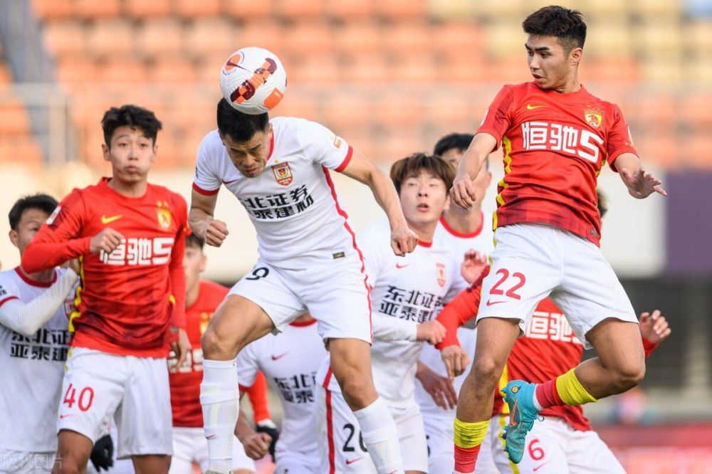 多特15战后积26分继续位列积分榜第5位，多赛一场落后第四的莱比锡3分，奥格斯堡积18分位列积分榜第10位。